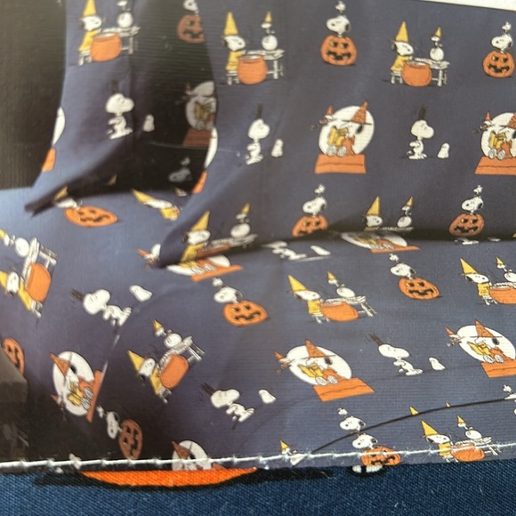 New Peanuts Snoopy Spooky  Halloween Queen  Sheet Set Pumpkin Navy Blue - Picture 3 of 3